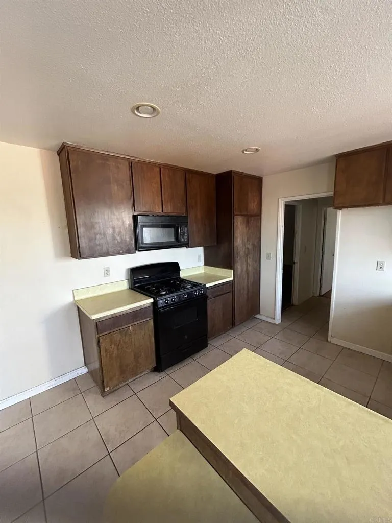 15170 Kingsway Drive, Lake Elsinore, CA 92530 - Photo 4 of 5, Lake Elsinore, CA