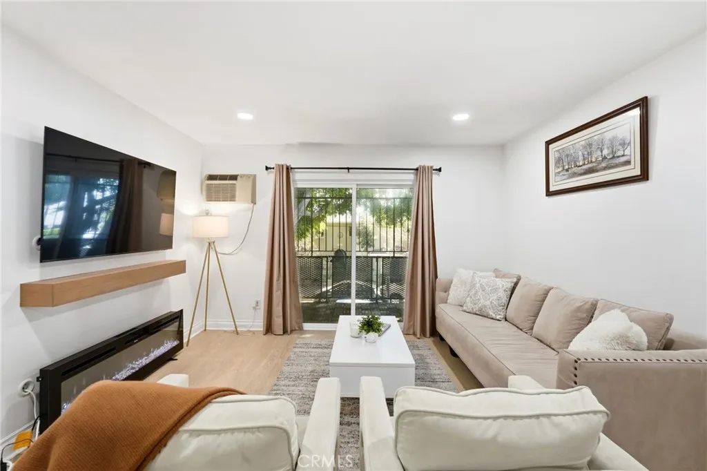 North Hollywood, CA 91605