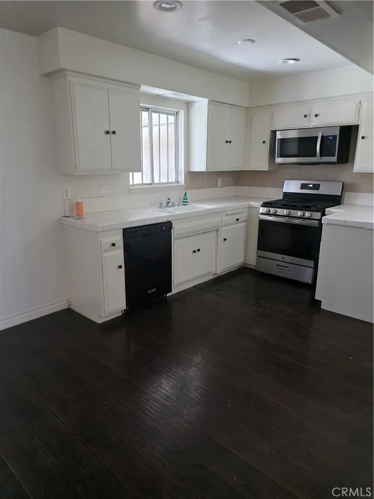 766 Pillsbury, Lancaster, CA, 93535