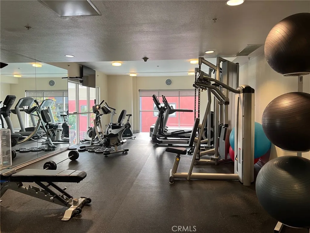 https://cdn.realtyfeed.com/cdn/127/306655244/0964338dae692c224a788c0410e038bd.webp