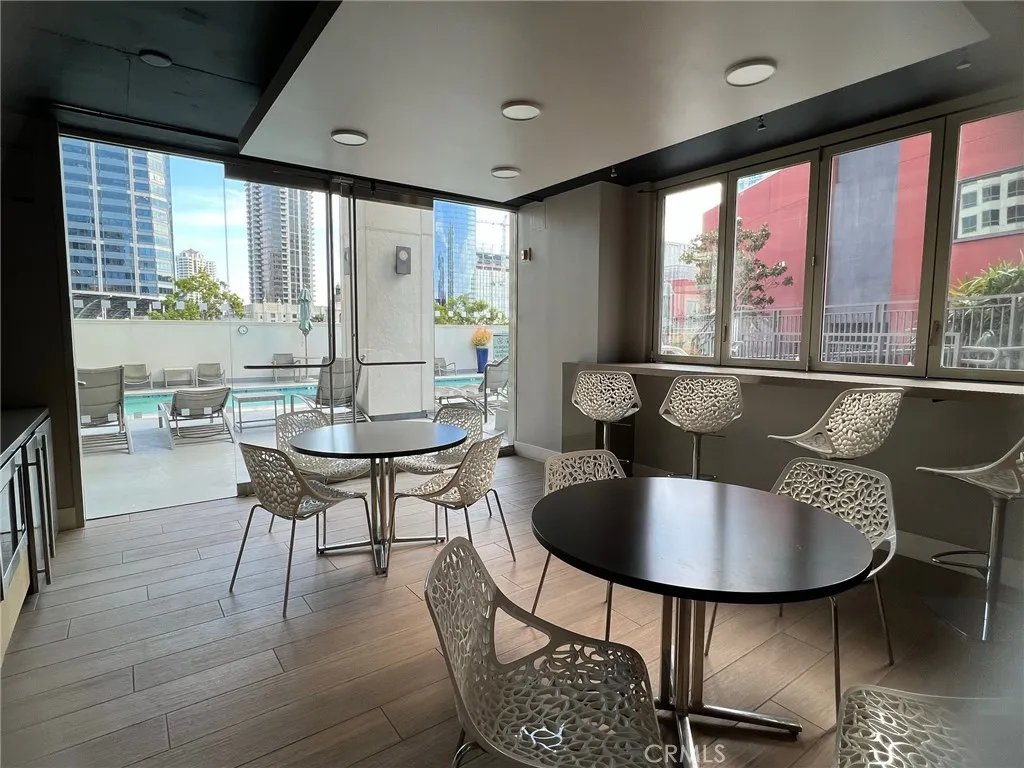 https://cdn.realtyfeed.com/cdn/127/306655244/0b20ed5212f04b0dfb86775d78ffb9f0.webp