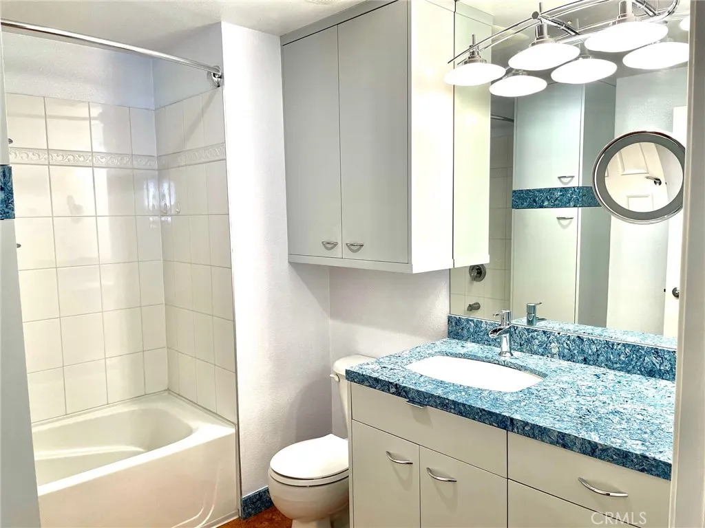 Photo #7: TR26044910 Listing: Photo #7