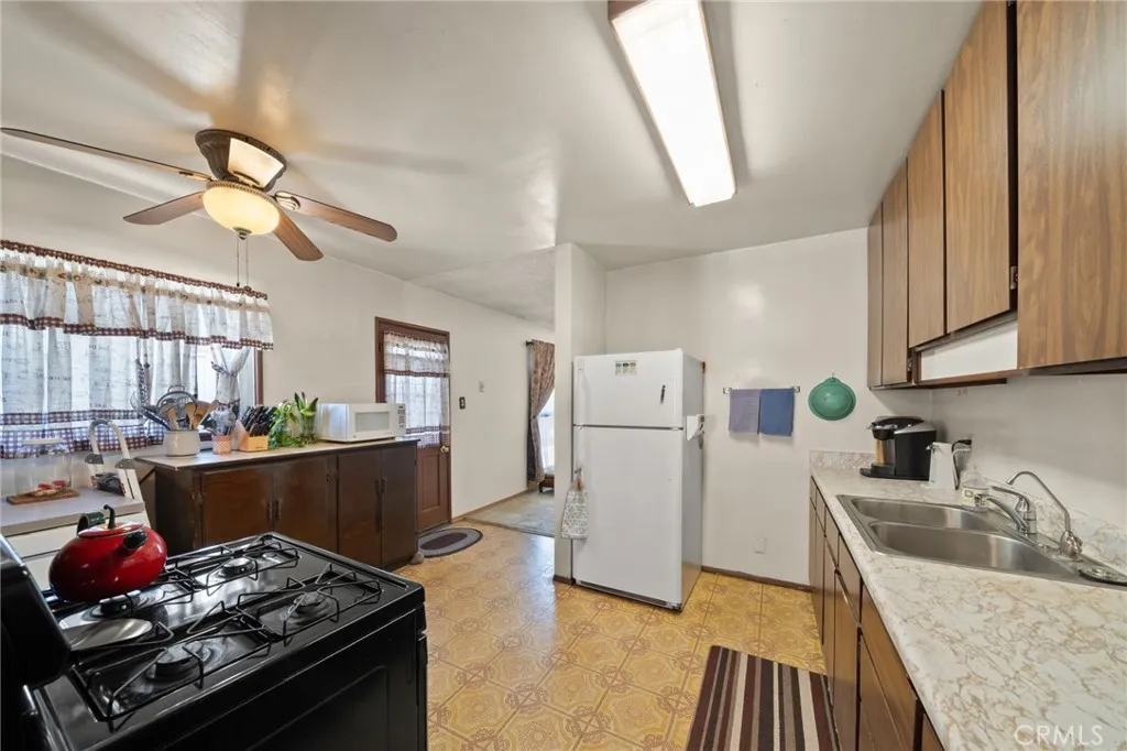 2553 W West Glenoaks Avenue, Anaheim, CA 92801 - Photo 5 of 24, Anaheim, CA