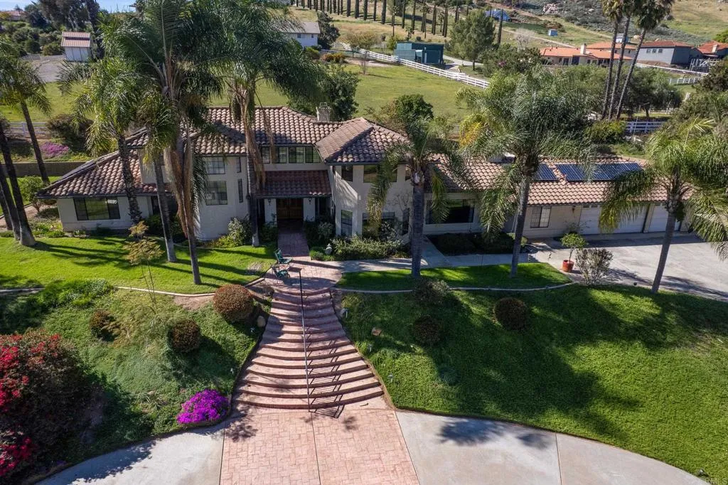 https://cdn.realtyfeed.com/cdn/127/306655304/1091cc48518a7c7126800bb81e779fe9.webp