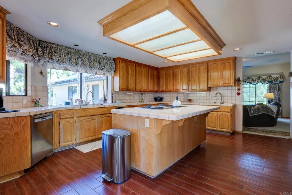 https://cdn.realtyfeed.com/cdn/127/306655304/83df901f88a6774c617c934344669817.webp