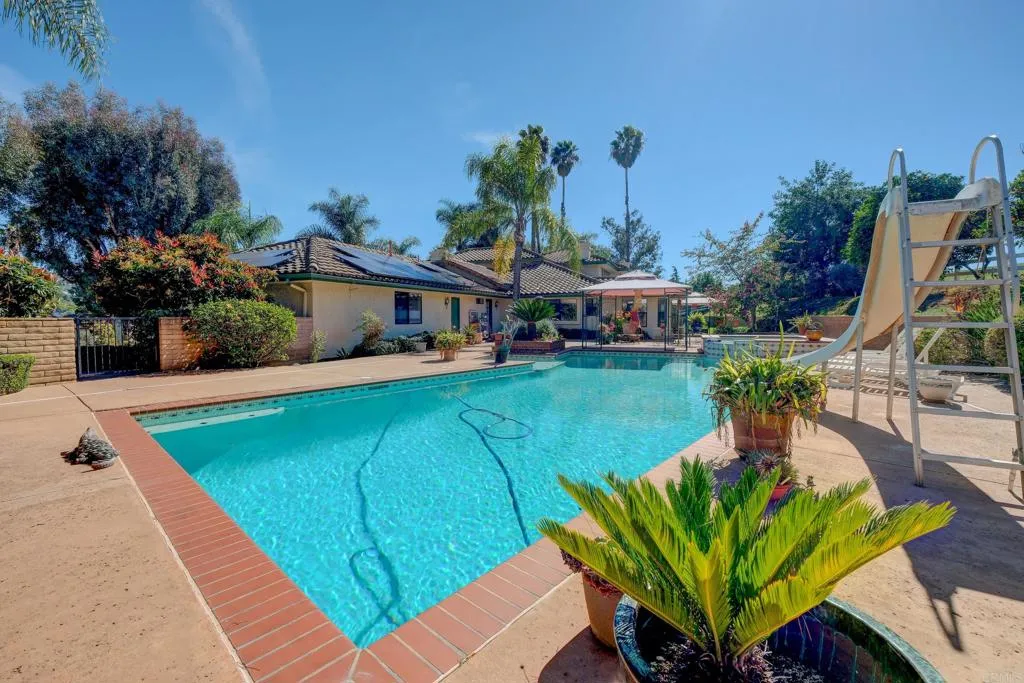https://cdn.realtyfeed.com/cdn/127/306655304/85ce1ef099067044a0a30718360f9308.webp