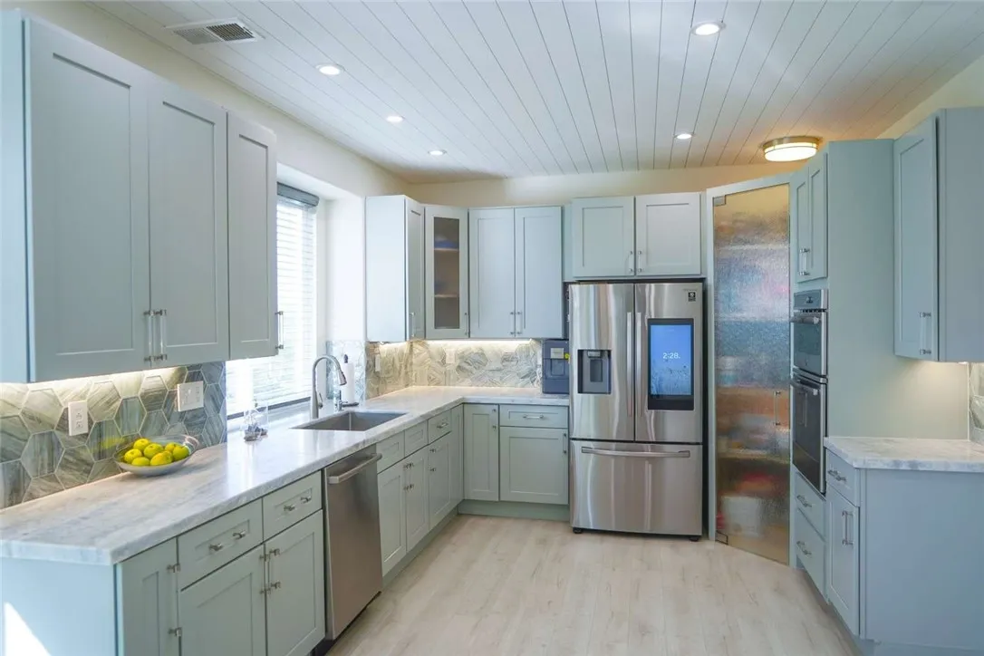 https://cdn.realtyfeed.com/cdn/127/306655388/d93e8c720891fa106049a4db34d3991b.webp