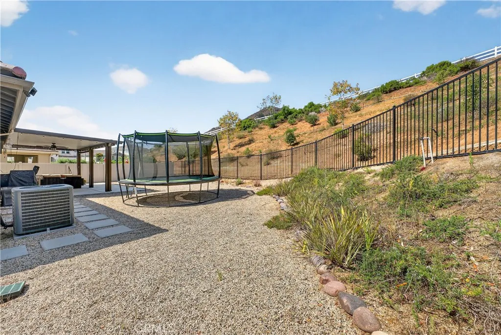 https://cdn.realtyfeed.com/cdn/127/306655512/d04bc1f6c31ccf66b5fa17d71312cdcd.webp