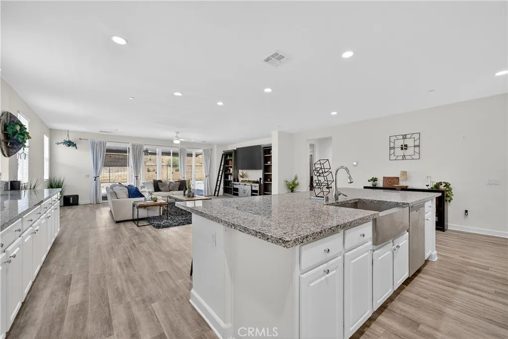 https://cdn.realtyfeed.com/cdn/127/306655512/d9e1e79ddcde60cb8ecec416dcb54f5e.webp