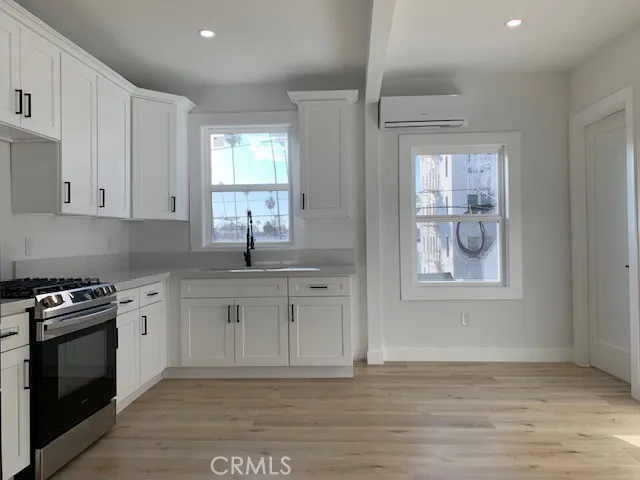 Los Angeles, CA 90004