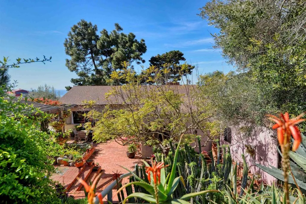 https://cdn.realtyfeed.com/cdn/127/306655563/72662247a970df3ac5957699f9bee890.webp