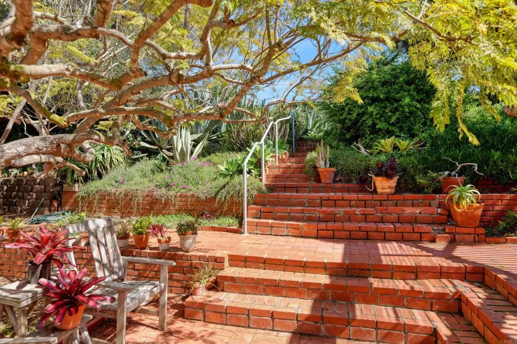 https://cdn.realtyfeed.com/cdn/127/306655563/8ab58c1f1829d9a614d6298155bc4541.webp