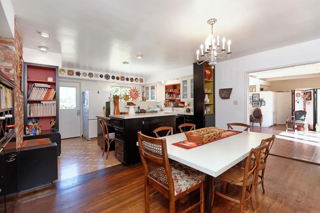 https://cdn.realtyfeed.com/cdn/127/306655563/f1bcef1c93af0639e25885ba3c54fa32.webp
