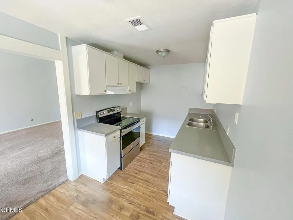 951 Warwick Avenue Unit E4, Thousand Oaks, CA 91360 - Photo 4 of 12, Thousand Oaks, CA