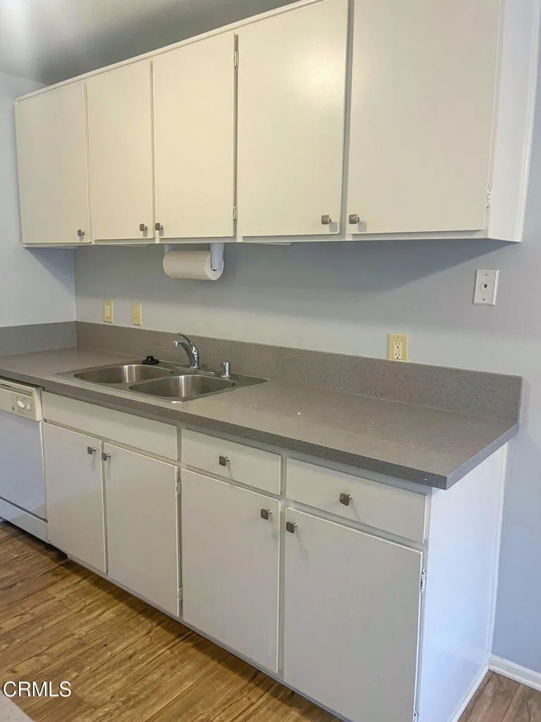 951 Warwick Avenue Unit E4, Thousand Oaks, CA 91360 - Photo 5 of 12, Thousand Oaks, CA