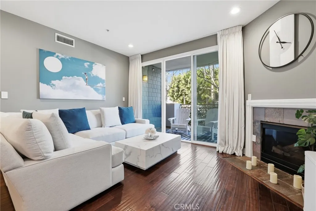 6038 Carlton Way Unit 101, Los Angeles, CA 90028 - Main photo, Los Angeles, CA