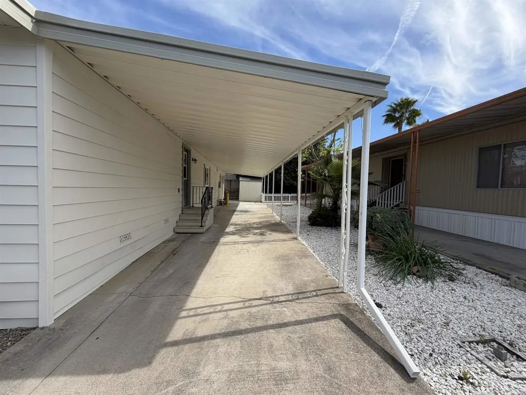 https://cdn.realtyfeed.com/cdn/127/306655746/84244cc86ed384203336d46ef7f7f270.webp