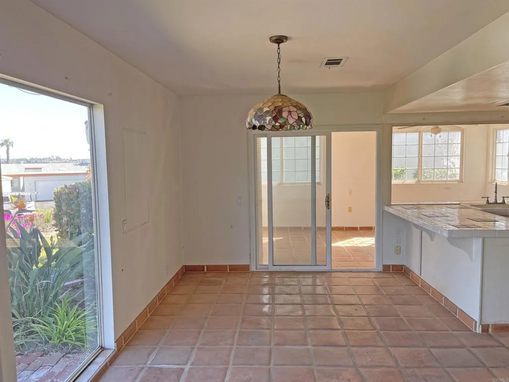 https://cdn.realtyfeed.com/cdn/127/306655930/2aa4f4fd1207fb11bb38f717997283e5.webp