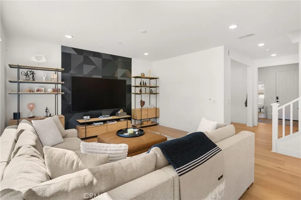 https://cdn.realtyfeed.com/cdn/127/306655936/bb3a5a802899906c628543c594a021f6.webp