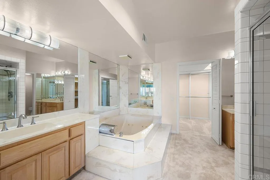 https://cdn.realtyfeed.com/cdn/127/306655937/307444101eea310d739c5347250bebd9.webp