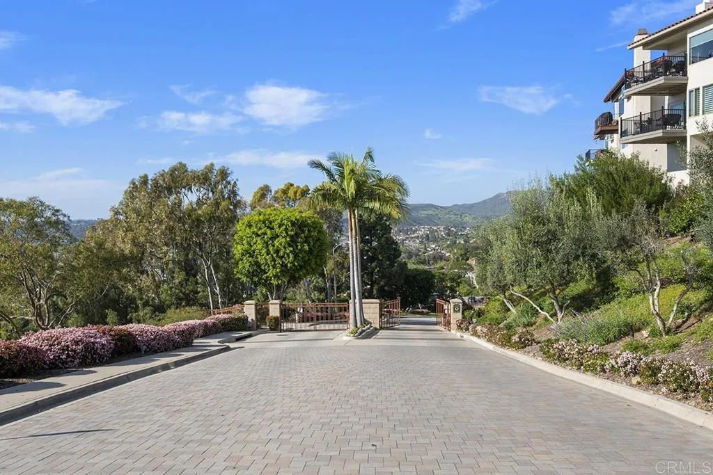 https://cdn.realtyfeed.com/cdn/127/306655937/7d7ec6bfeb88d1d94ea05067903c4b4f.webp