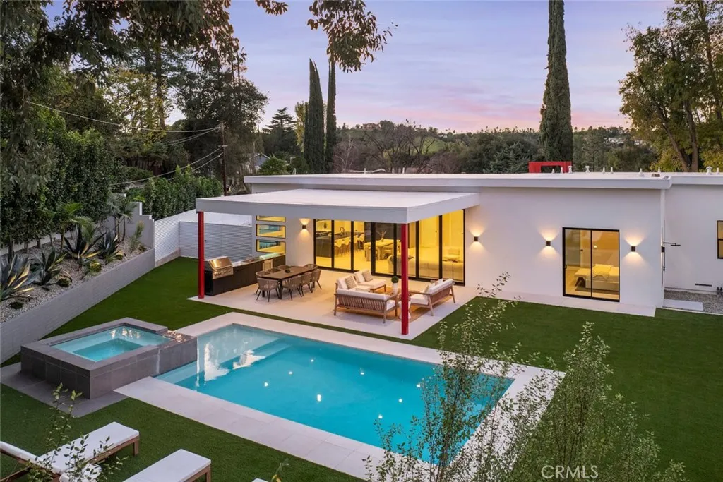 Woodland Hills, CA 91364