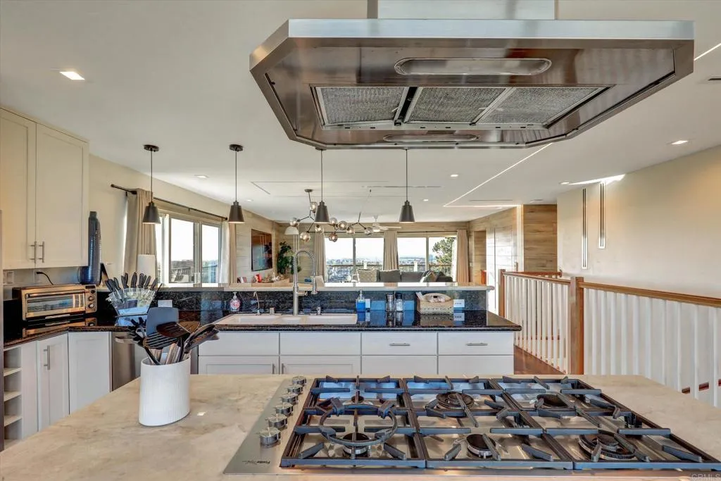 2812 Poinsettia Drive, San Diego, CA, 92106