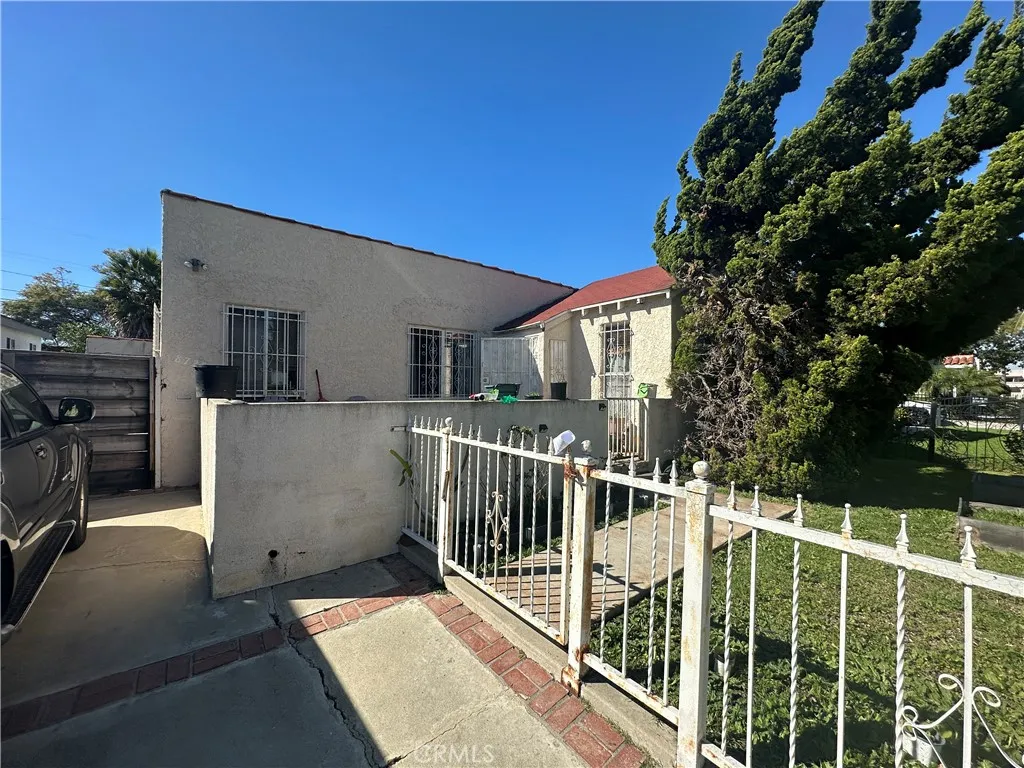 Los Angeles, CA 90047