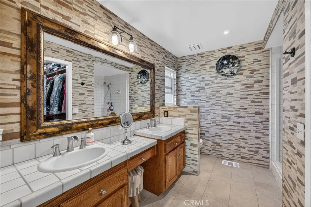 https://cdn.realtyfeed.com/cdn/127/306656107/5ff4bae69b3ac55c3942f1b50c3d90b0.webp