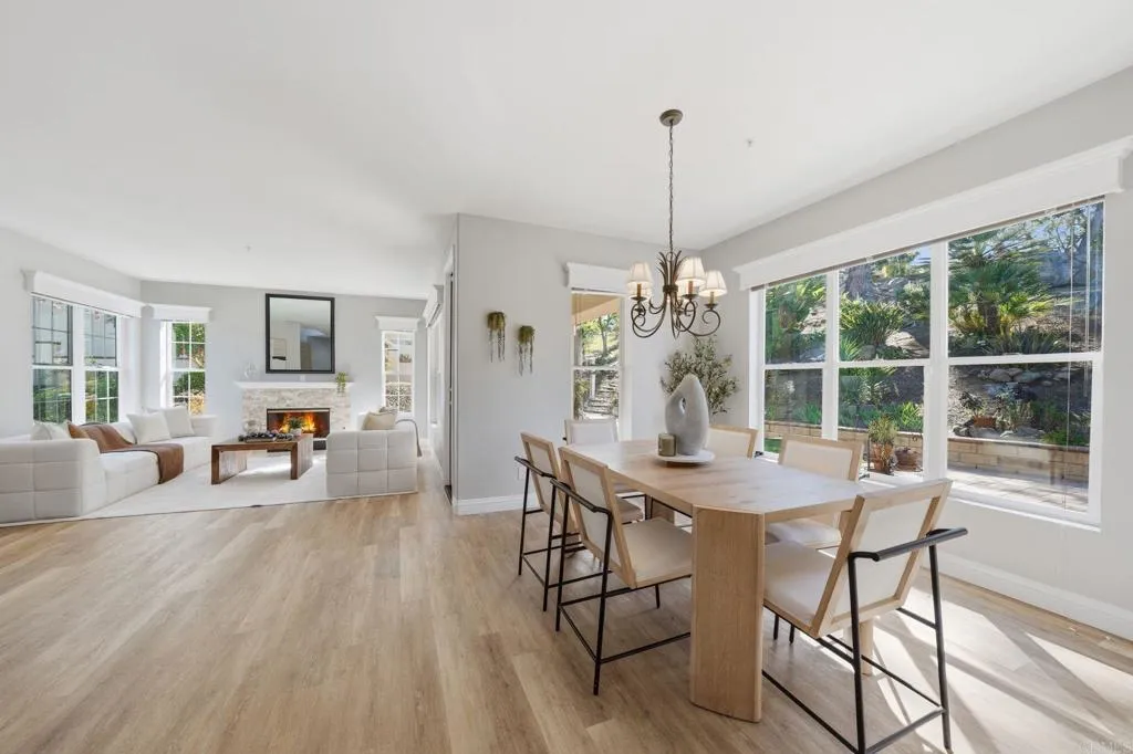 https://cdn.realtyfeed.com/cdn/127/306656172/2d6925e032f84cdfac3450576d891125.webp