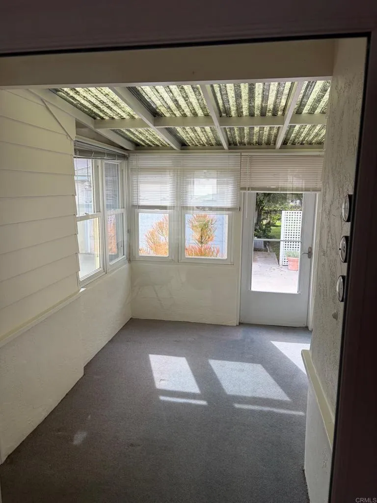 https://cdn.realtyfeed.com/cdn/127/306656176/37a361bd3890d9968a2c8730fff004f0.webp