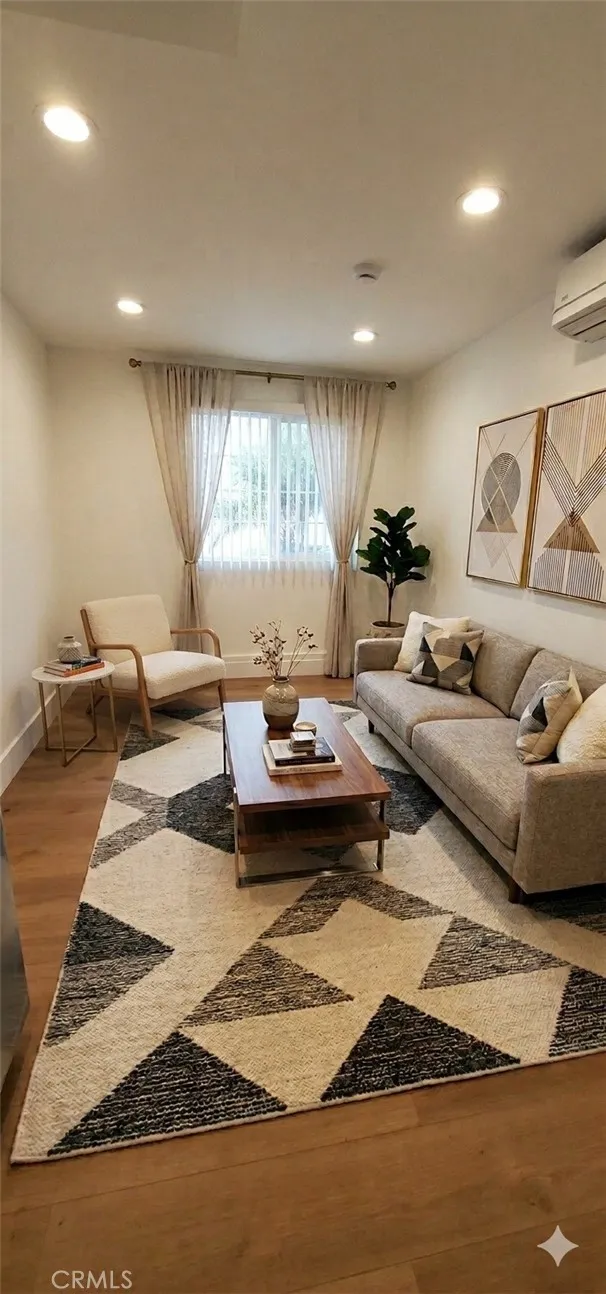 Woodland Hills, CA 91367