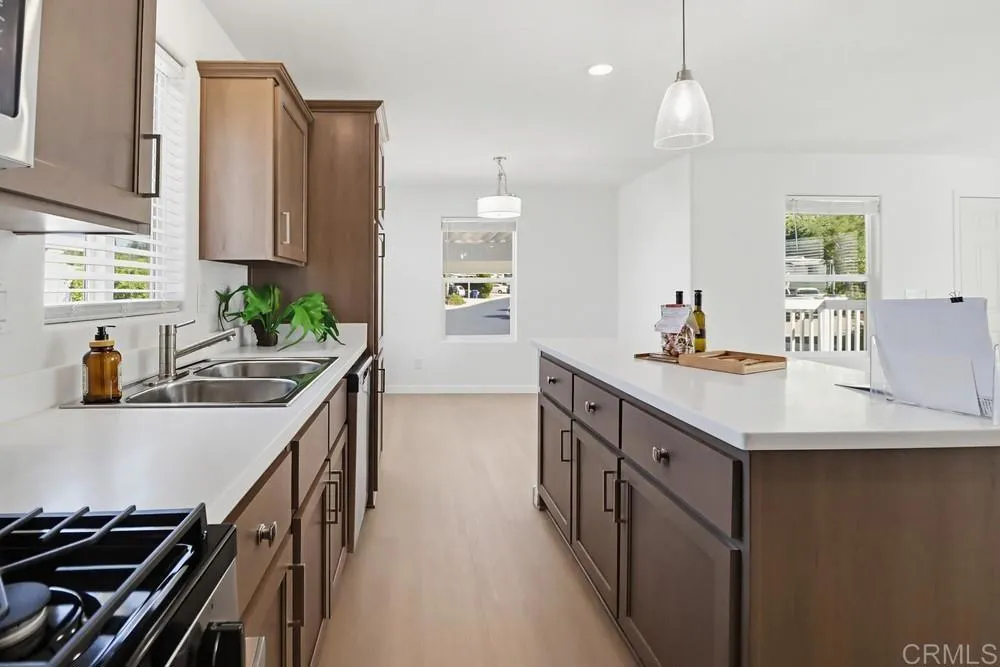 https://cdn.realtyfeed.com/cdn/127/306656195/3c18eb0b565bbb235c1659be705a2129.webp