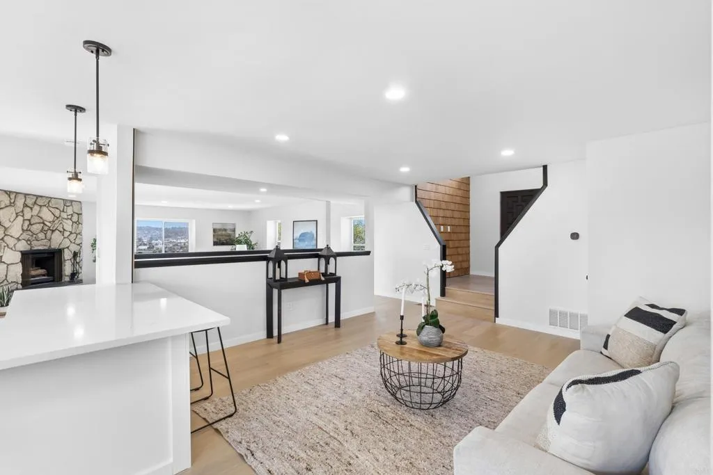 https://cdn.realtyfeed.com/cdn/127/306656225/30c76e3814d10160ea6b5bfb0d330f43.webp
