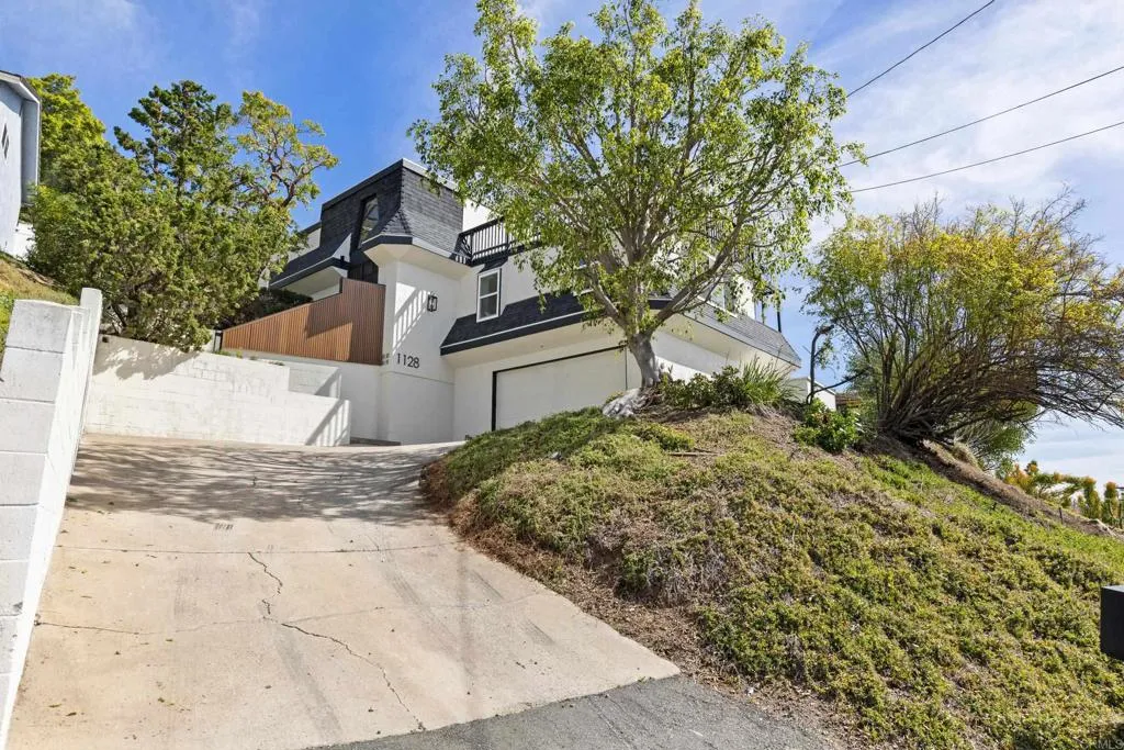 https://cdn.realtyfeed.com/cdn/127/306656225/562653a0656256909045d2cf74603319.webp