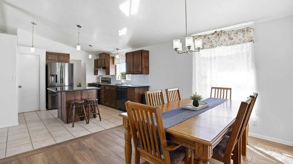 https://cdn.realtyfeed.com/cdn/127/306656286/42f9781fb0568dc601d5e9bd506795d8.webp
