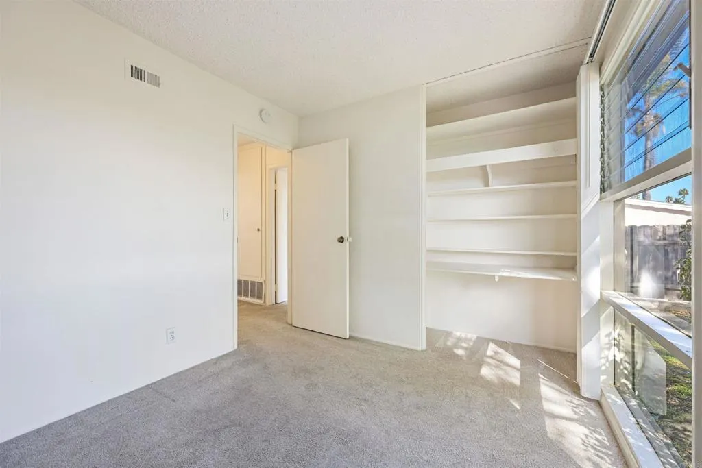 https://cdn.realtyfeed.com/cdn/127/306656295/49f2536f9e004afe3ed65c6e2fae767f.webp