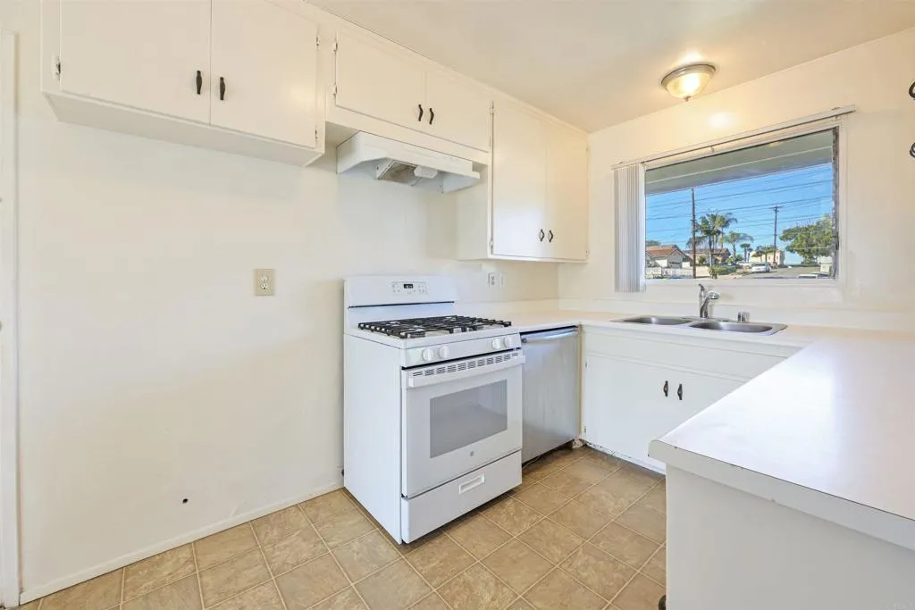https://cdn.realtyfeed.com/cdn/127/306656295/d7e8e07961ded41f5d879bf56e0b95c6.webp