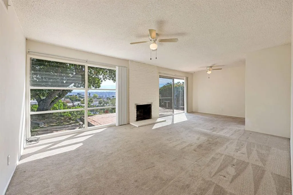 https://cdn.realtyfeed.com/cdn/127/306656295/fc6cd586398a9c0f0951cd8e516c24b8.webp