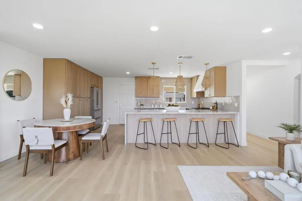 https://cdn.realtyfeed.com/cdn/127/306656311/8aabd58c5acf814726b9cc9b1f2556bc.webp