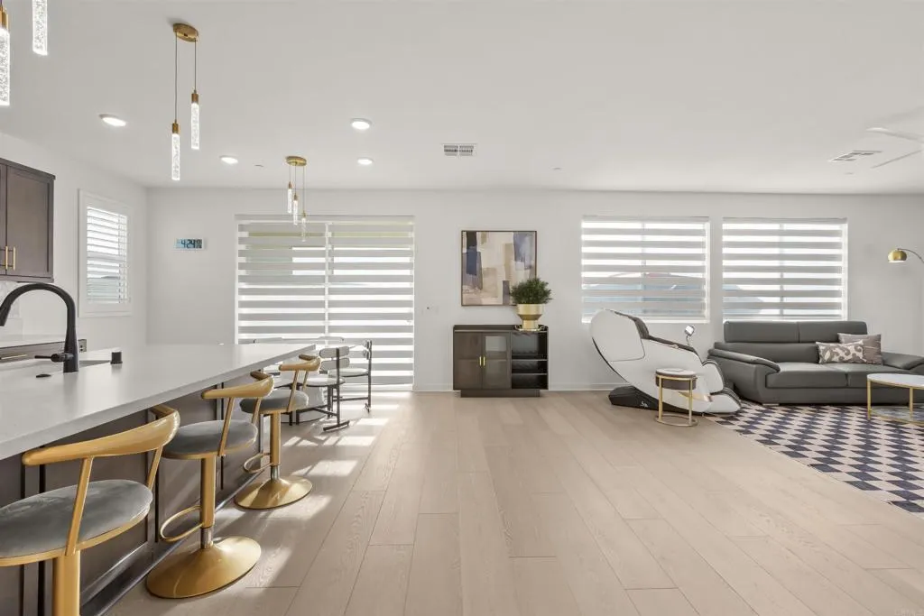 https://cdn.realtyfeed.com/cdn/127/306656417/00c4b0db8bc4f0d7edf4ebbc5d0d3568.webp