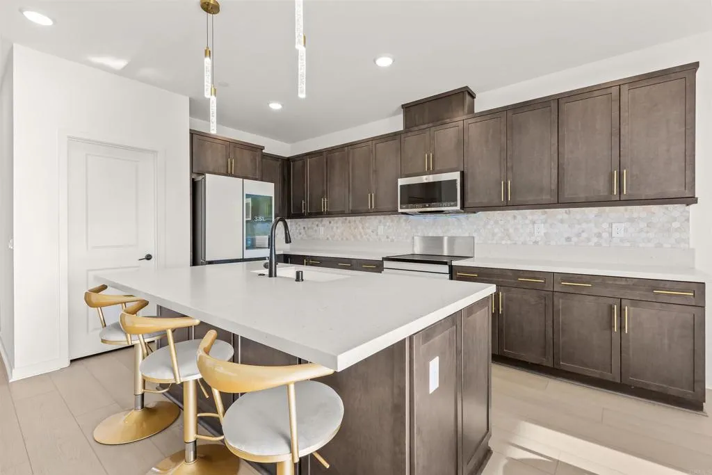 https://cdn.realtyfeed.com/cdn/127/306656417/212bc224edf5ffef380bcd7ce16e0e08.webp
