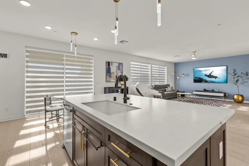 https://cdn.realtyfeed.com/cdn/127/306656417/76bbb9cd0987f867504ecf2d0d7d7017.webp