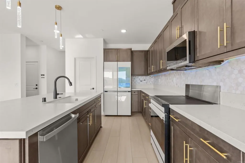 https://cdn.realtyfeed.com/cdn/127/306656417/ba8647bacfcdd11967930703a2c4b0f9.webp