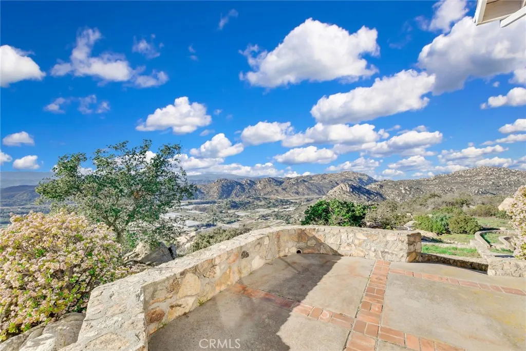 https://cdn.realtyfeed.com/cdn/127/306656431/34f010e3a6518ca1f4f4d04272408943.webp