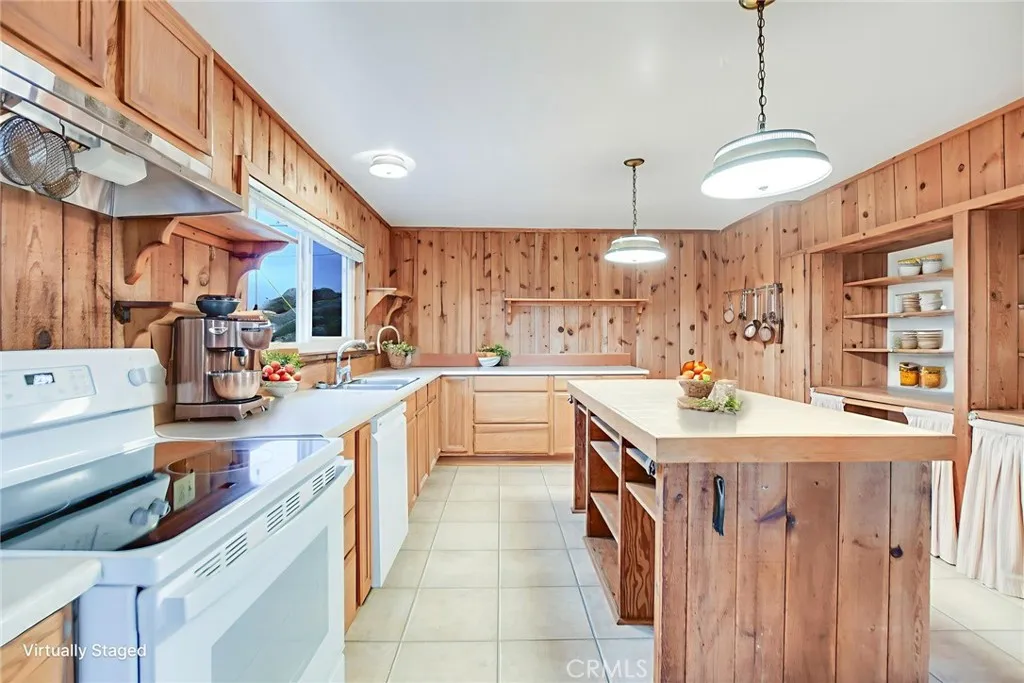 https://cdn.realtyfeed.com/cdn/127/306656431/79619f0b1c14493d46a0b559a665af31.webp