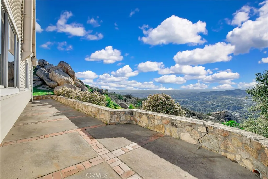 https://cdn.realtyfeed.com/cdn/127/306656431/881d65d734a67a917df0107f7588ab8a.webp