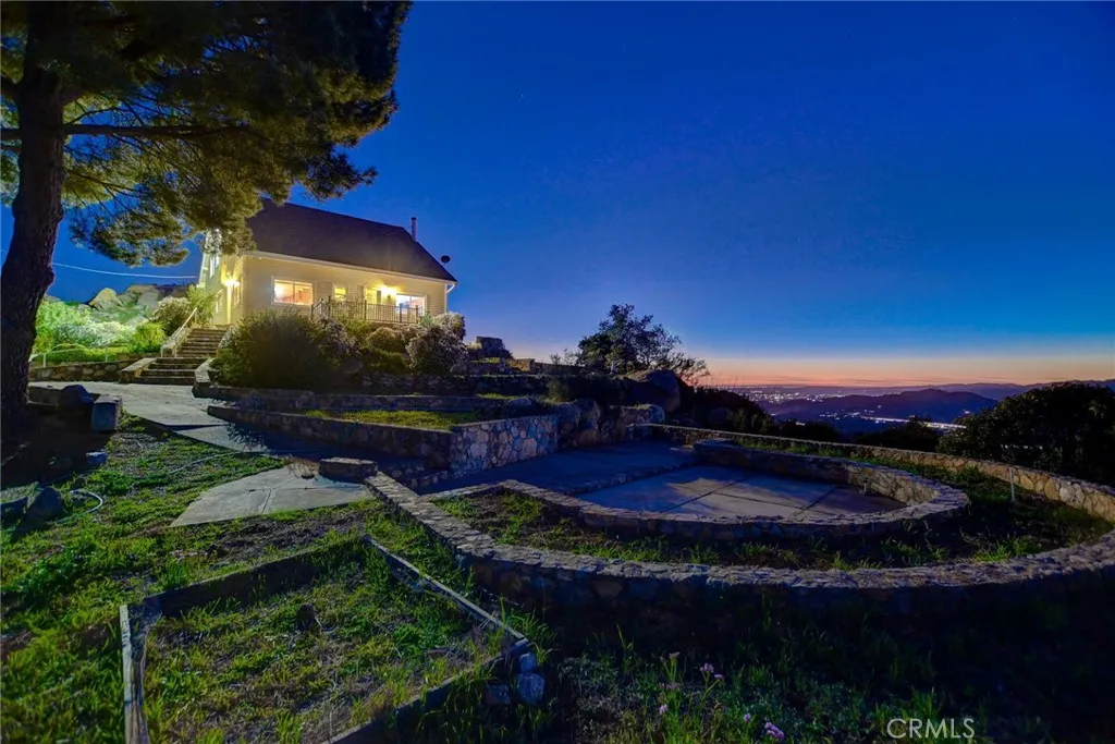 https://cdn.realtyfeed.com/cdn/127/306656431/891ed22446a73495e85ef8bc7f9a3700.webp