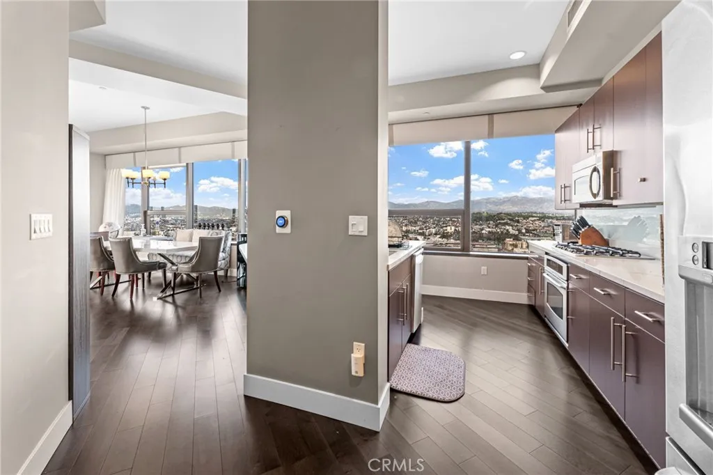 1100 Wilshire Unit 2702, Los Angeles, CA 90017 - Photo 3 of 31, Los Angeles, CA