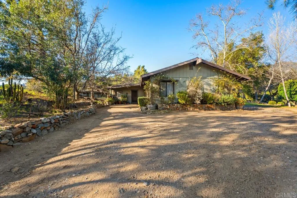 https://cdn.realtyfeed.com/cdn/127/306656466/453dd6446b5b37863cb75bc430f7d738.webp